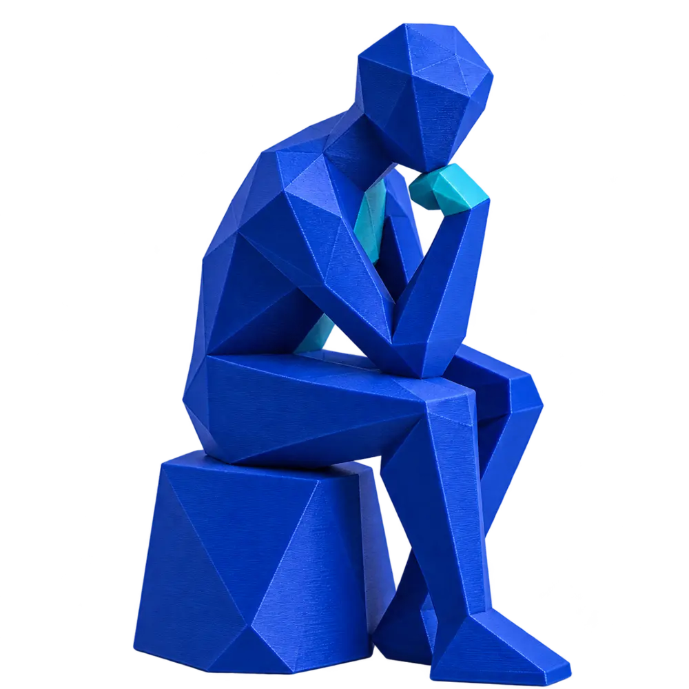 Figura geométrica azul de uma pessoa sentada, impressa em 3D, com fundo transparente